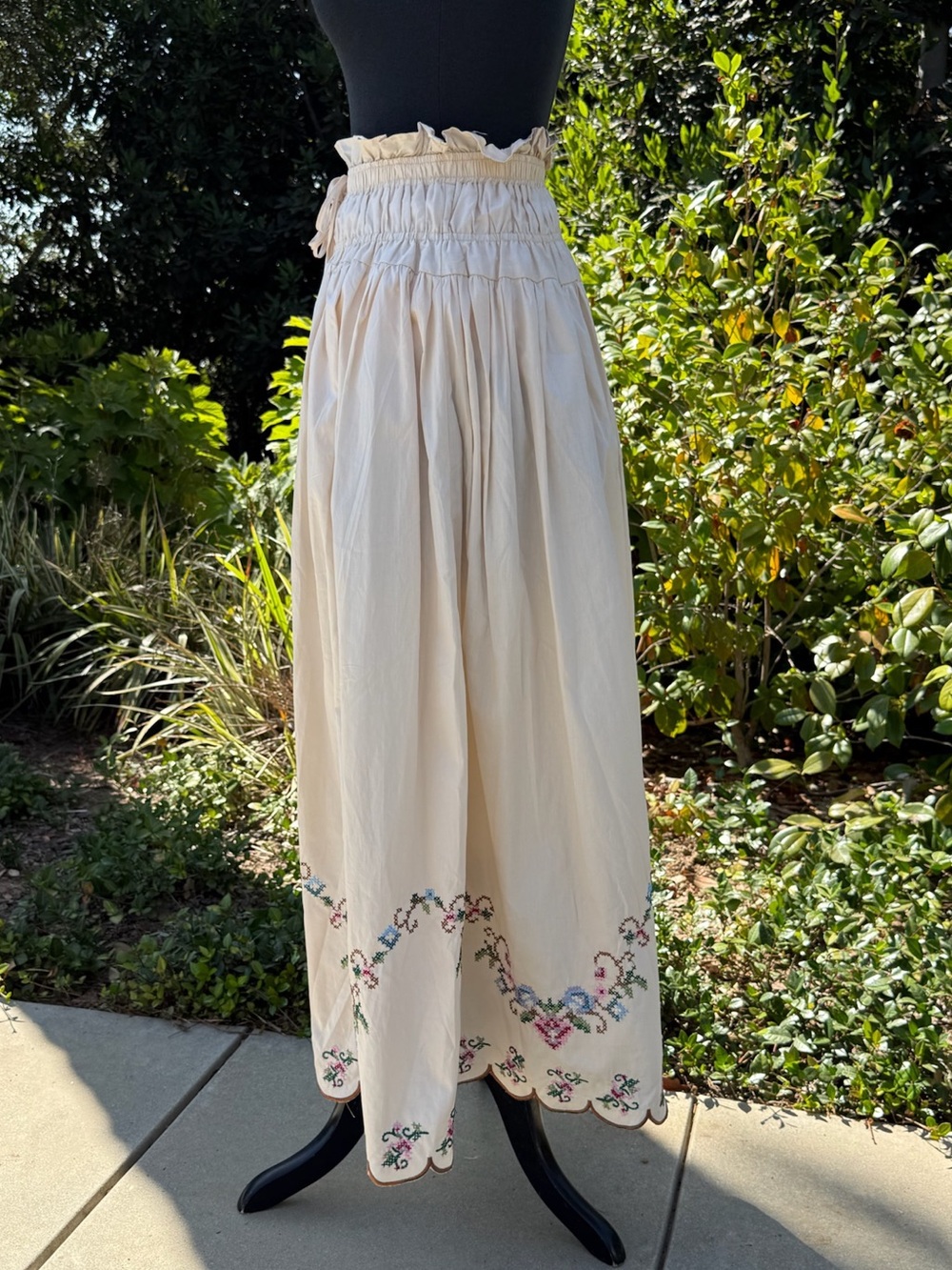 Moon RIver paperbag midi skirt with cross-stitch embroidery- Size S - Picture 3 of 5